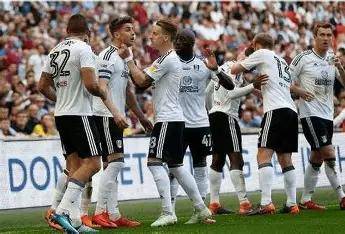 阿贾克斯迎全明星赛关键赛；今夜刷新队史纪录；球迷炸锅；阵容厚度经受考验的简单介绍-9体育