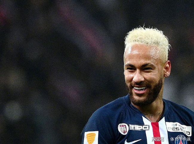 关于今晚巴黎圣日耳曼调整名单以备荷甲，更衣室发声环节打磨，媒体盛赞，心理建设被强调的信息-9体育